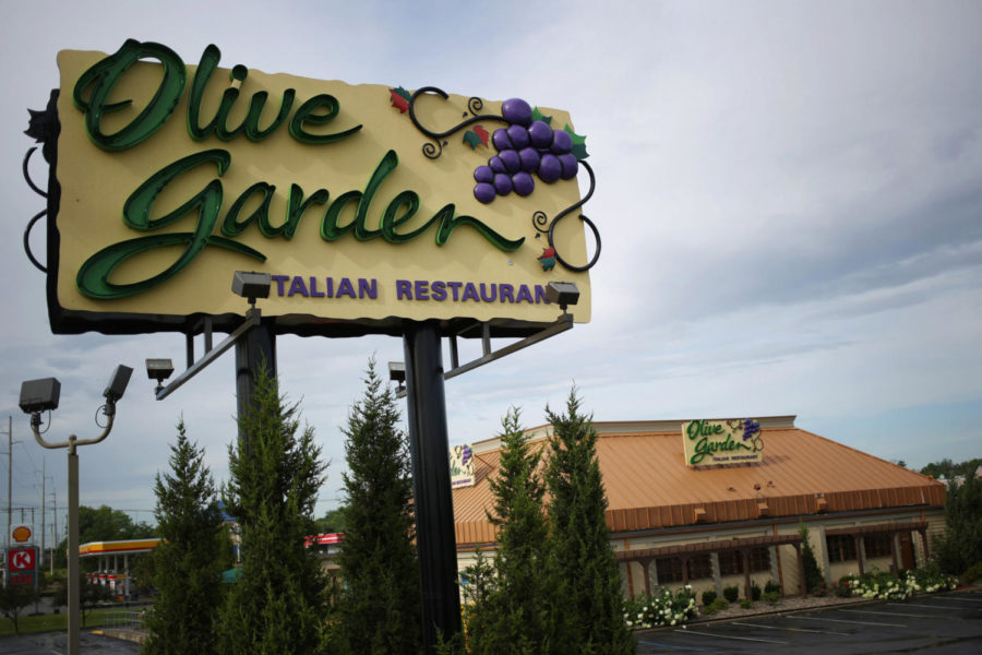 The+Olive+Garden+is+a+casual+Italian+restaurant.+
