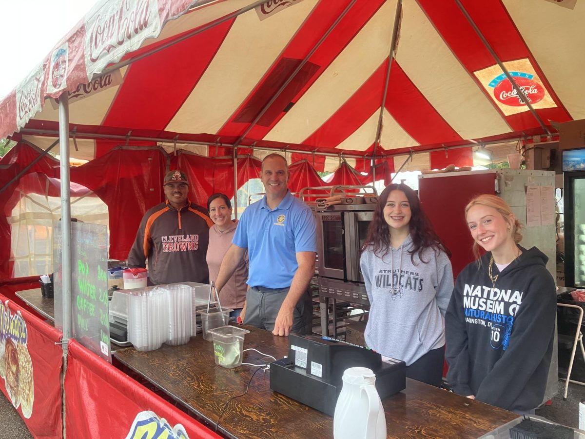 The Struthers Rotary sold cinnamon rolls at the Boardman Park Oktoberfest.

Pictured (Left to Right): Brady Miller, Mayor Cat Cercone, Struthers Superintendent Pete Pirone Jr., Livia Waback, Riley Guy