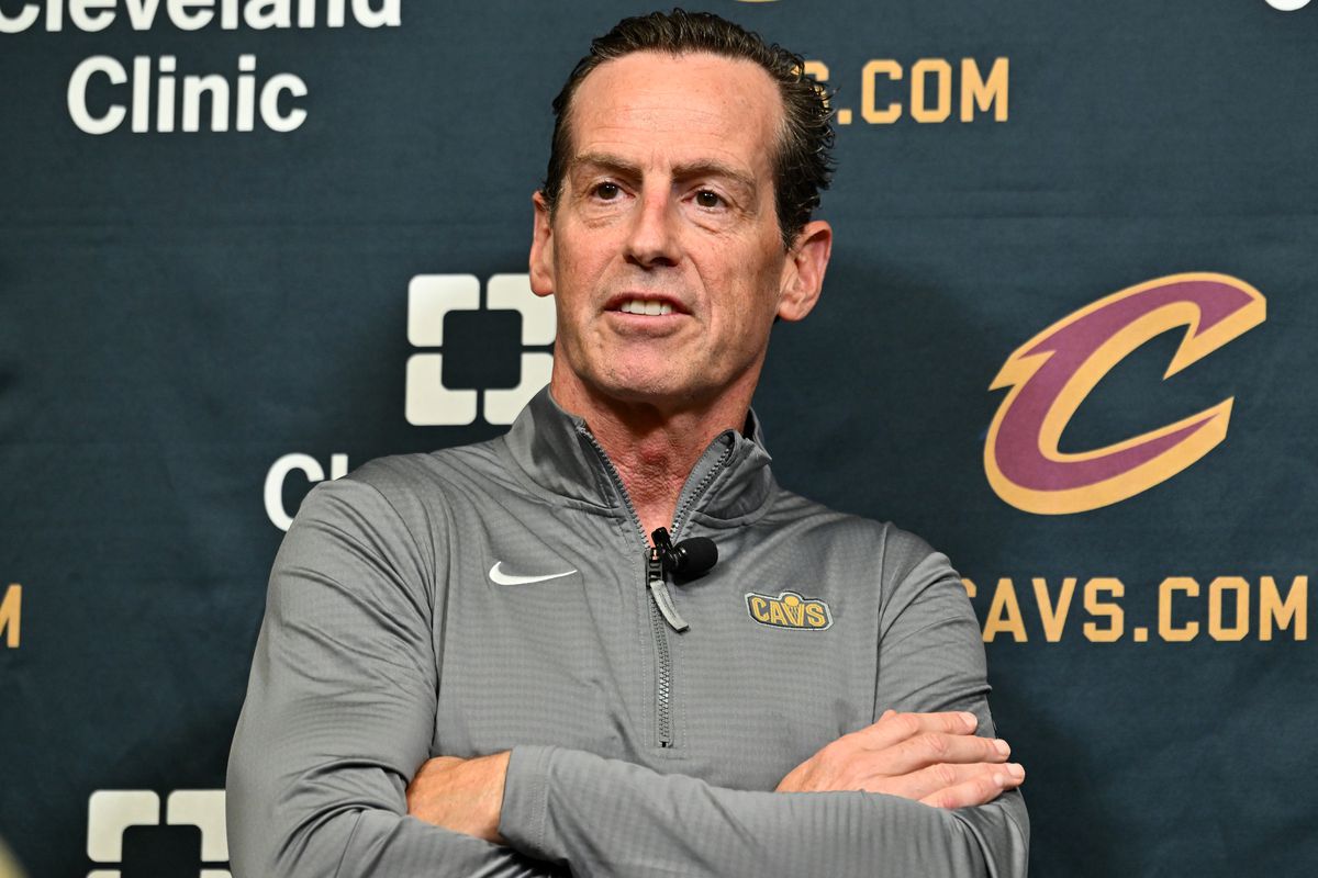 Kenny Atkinson is the head coach of the first place Cavs.