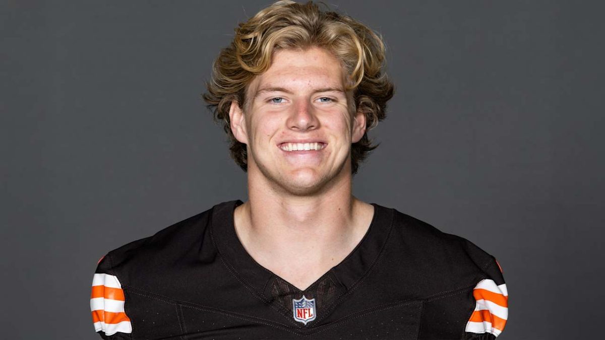 Browns' Carson Schwesinger was named Defensive Player of the Month for November.