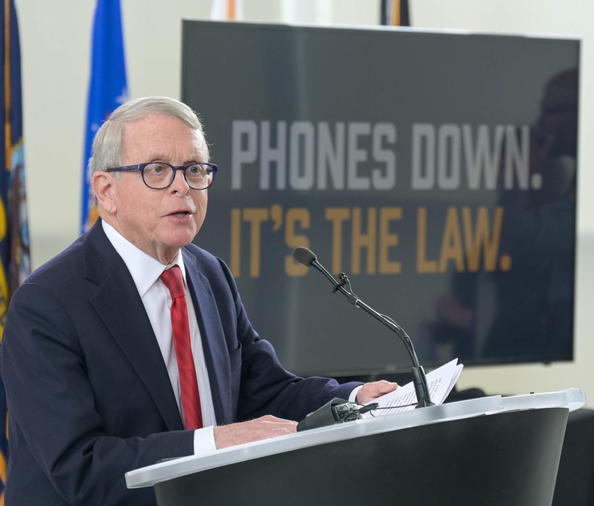 AGREEING WITH OHIO SCHOOLS' PHONE BAN